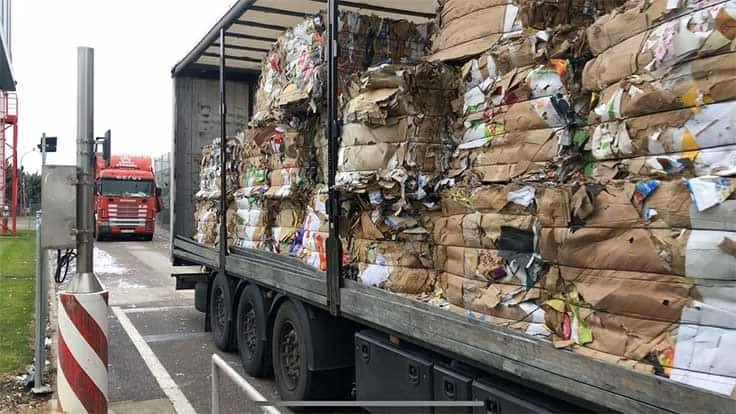 DS Smith truck with recovered paper bales