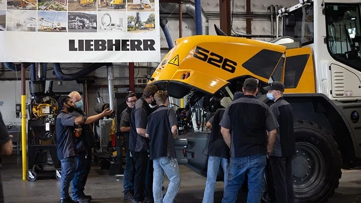 studens examine liebherr engine