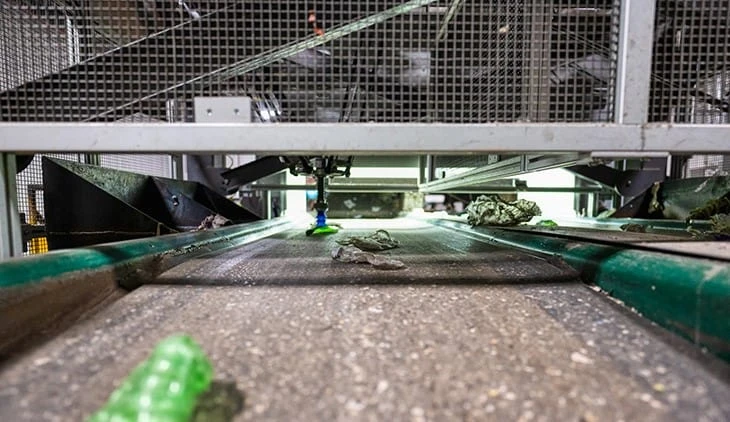 plastic recycling robot